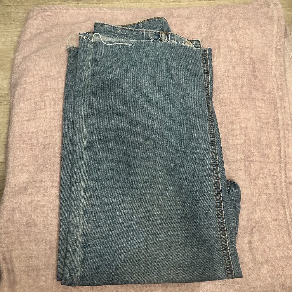 • medium washed baggy jeans